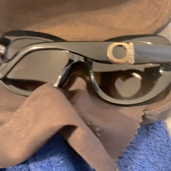 SALVATORE FERRAGAMO Ladies sunglasses - Picture 2 of 3